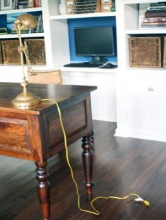 lamp on table with cable in the manner
